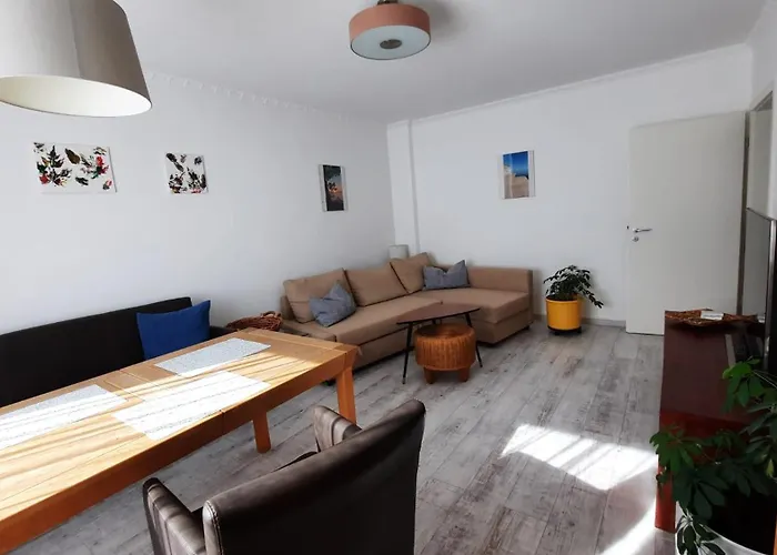 Ruhig Gelegene 2-Zi Fewo, Wallbox, Balkon