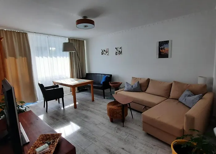 Ruhig Gelegene 2-Zi Fewo, Wallbox, Balkon
