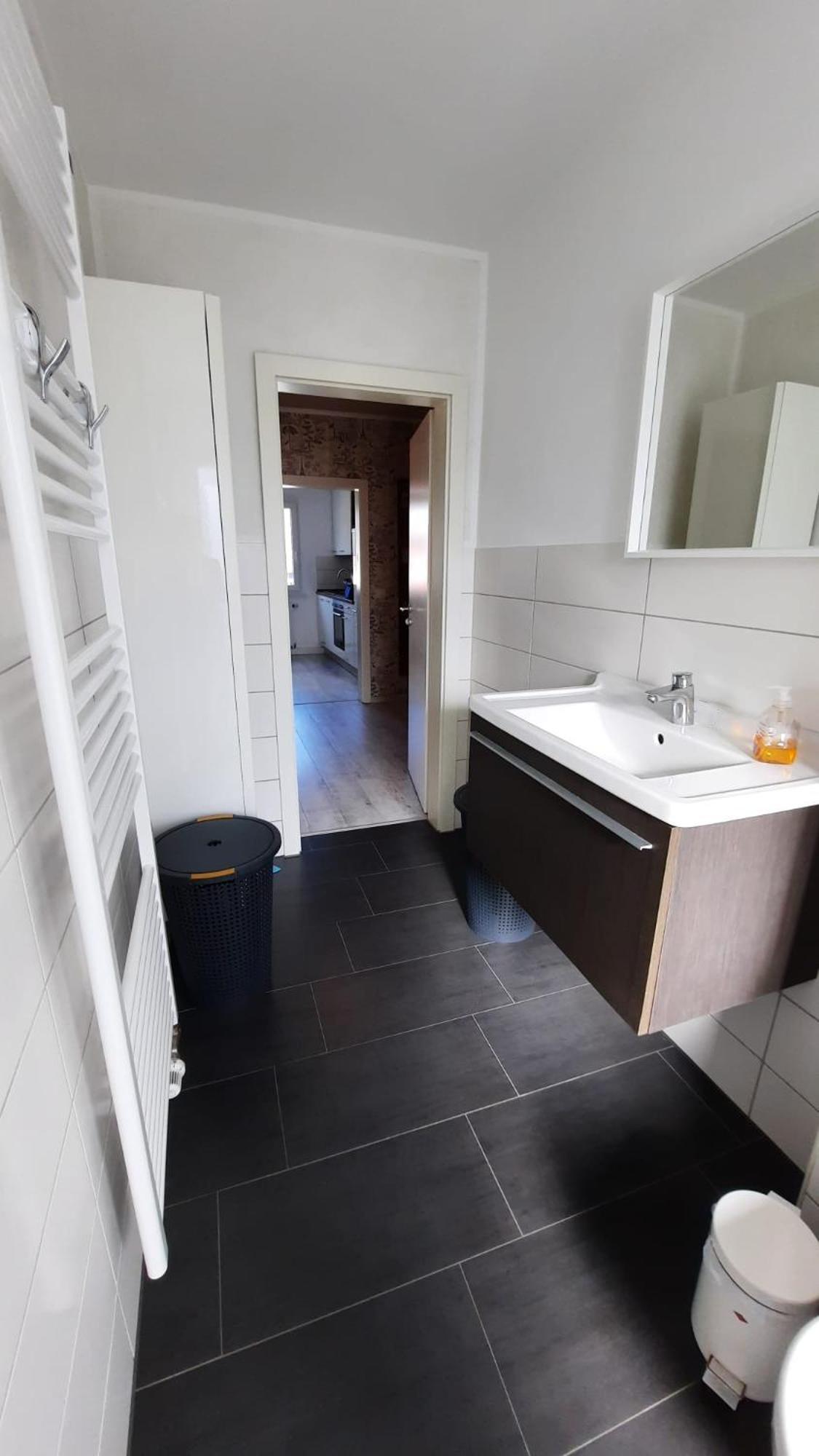 Ruhig Gelegene 2-zi Fewo, Wallbox, Balkon Apartment *
