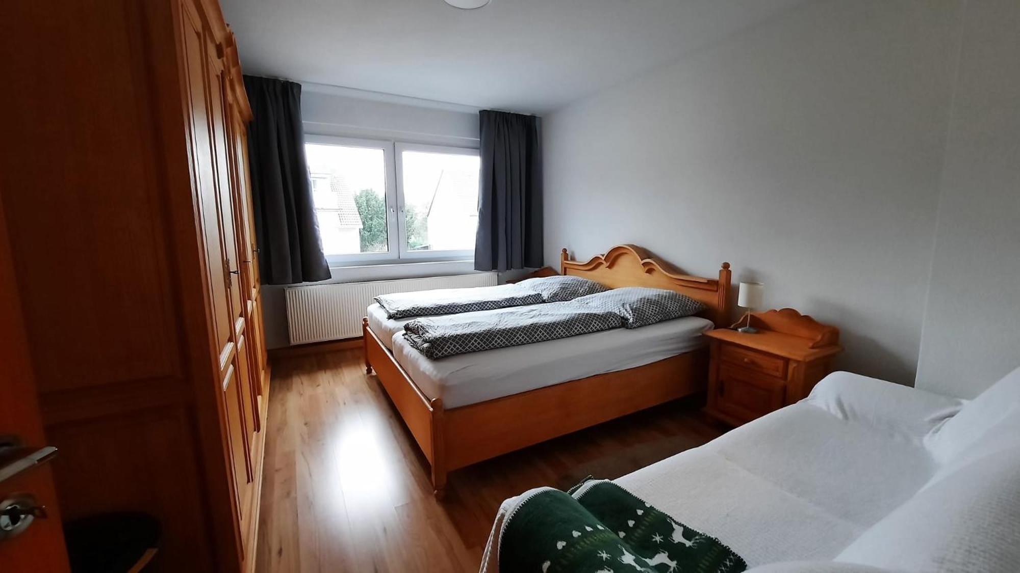 Ruhig Gelegene 2-zi Fewo, Wallbox, Balkon